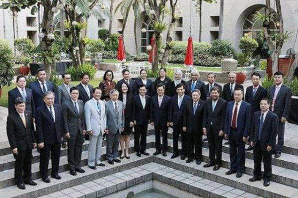 每日配资网站 美国逼出亚洲金融核武：13国密谋起义，助推人民币国际化加速